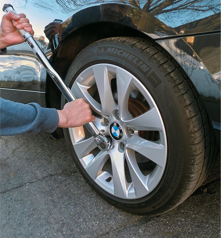 EMERGENCY TYRE FITTING 18 wheel nut remova;