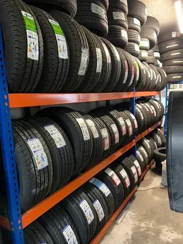 EMERGENCY TYRE FITTING 14 emergency mobile tyre fitting 2