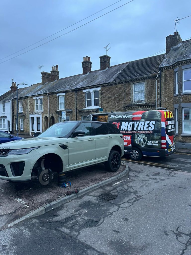 Emergency Mobile Tyre Fitting