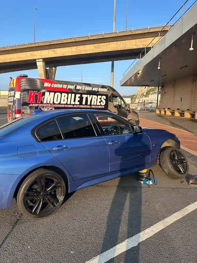 Roadside Mobile Tyre Fitting 16 Mobile Tyre Fititng at Supermarket parking