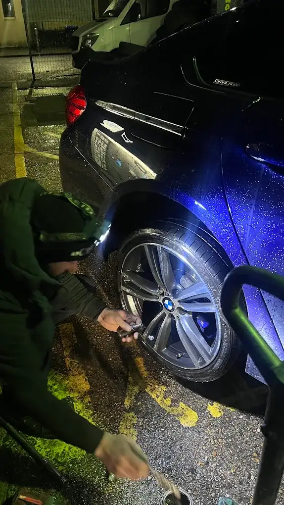 Roadside Mobile Tyre Fitting 17 Mobile Tyre Fititng late night