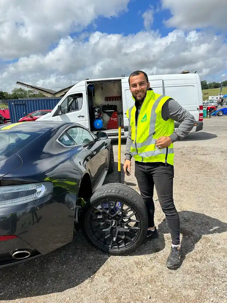 Roadside Mobile Tyre Fitting 14 run-Flat mobile tyre fitting